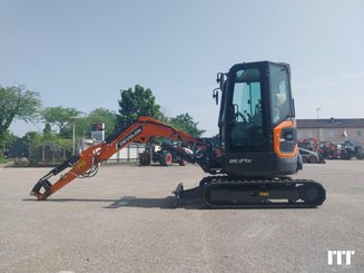 Excavadora Develon DX27Z - 6