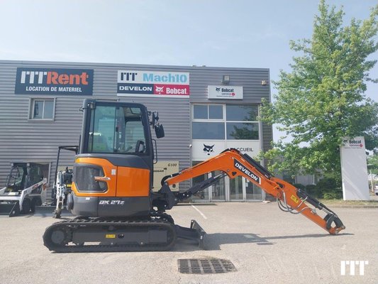 Excavadora Develon DX27Z - 1