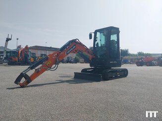 Excavadora Develon DX27Z - 5