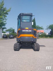 Excavadora Develon DX27Z - 4