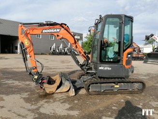 Miniexcavadora Doosan DX27Z - 1